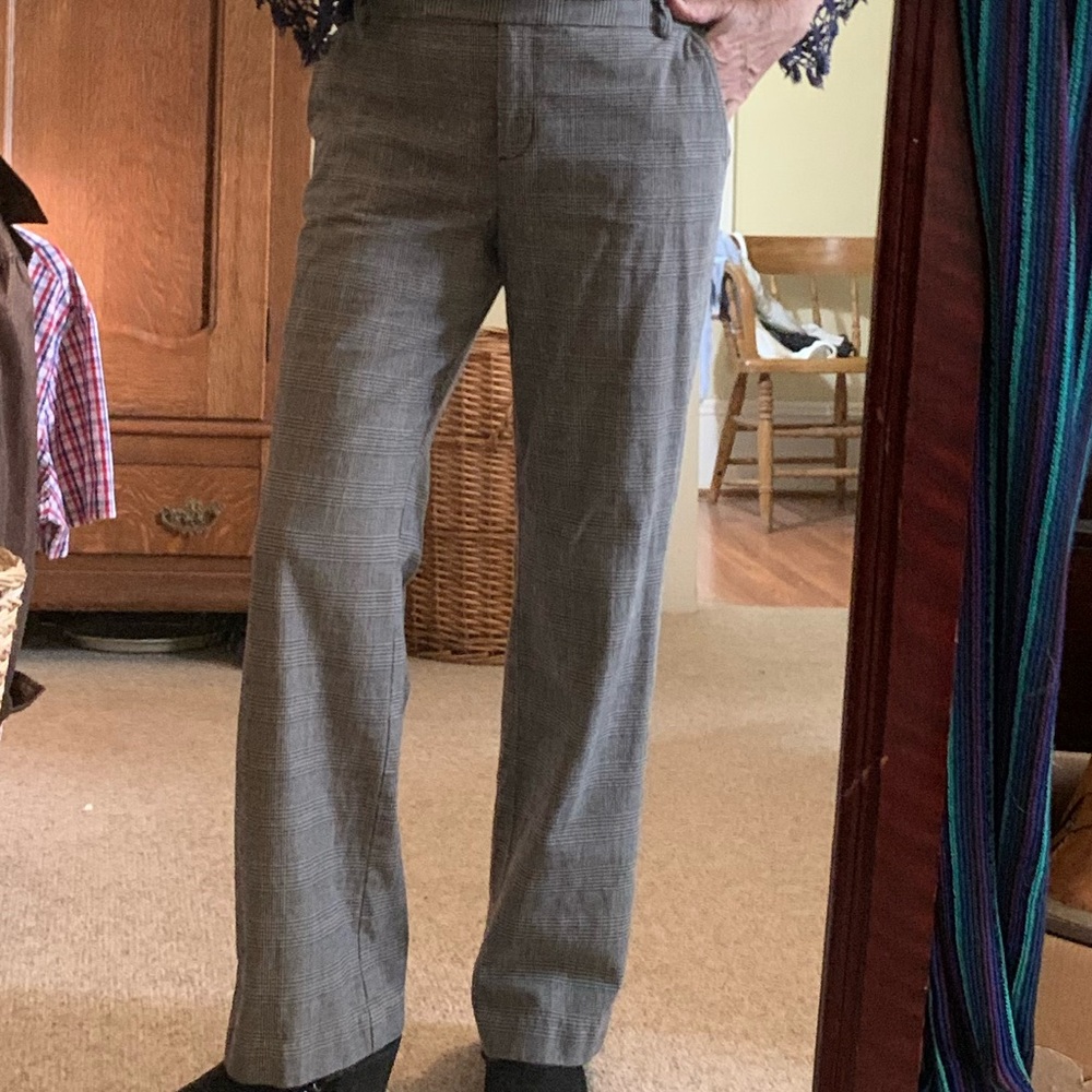 Loft mid rise straight leg pant. Sits just at natural waist